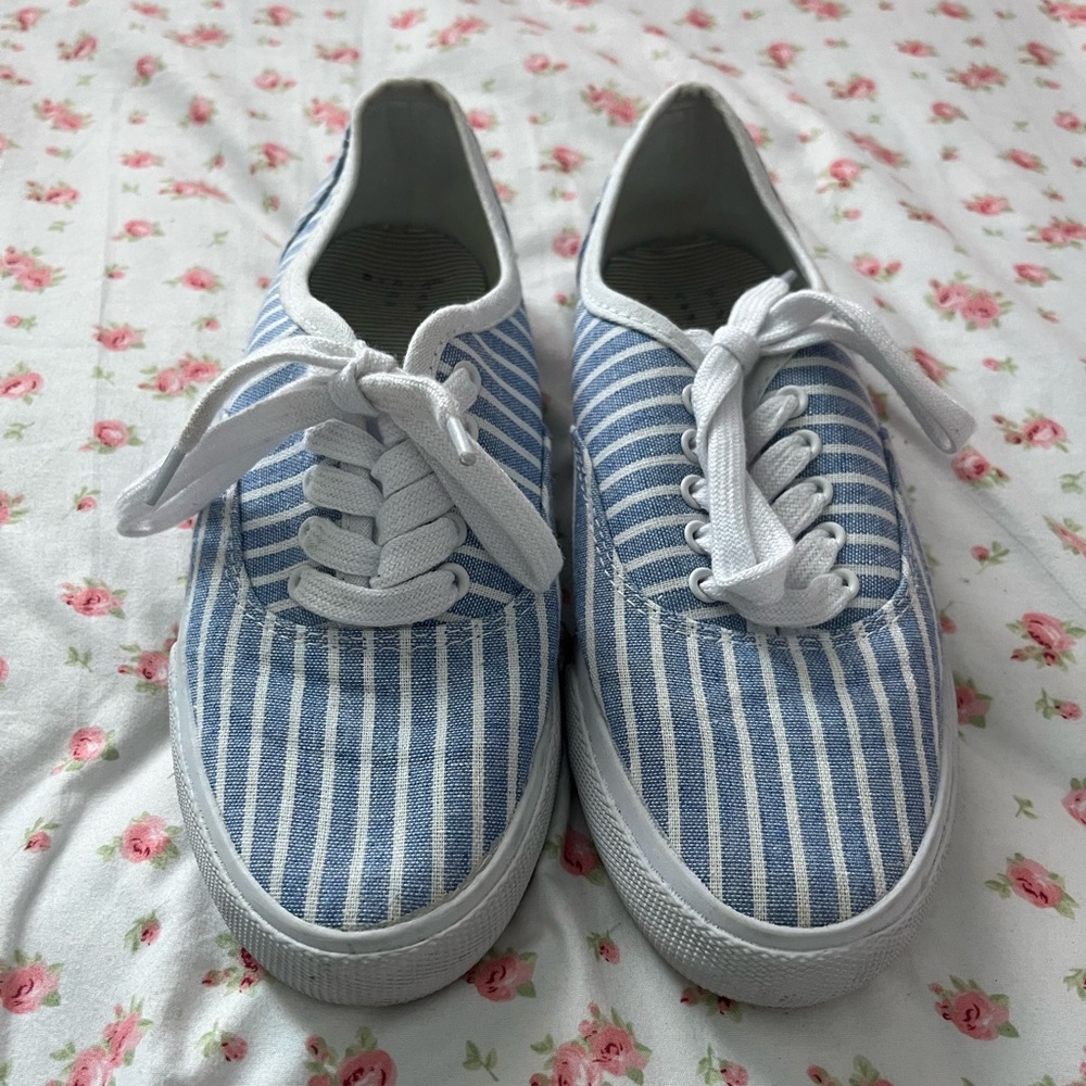 White and blue striped low rise shoes - Size 6
